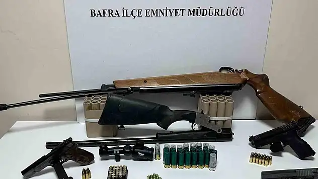 Balkondan silahla ateş açan şahsın evinde çok sayıda silah ele geçirildi