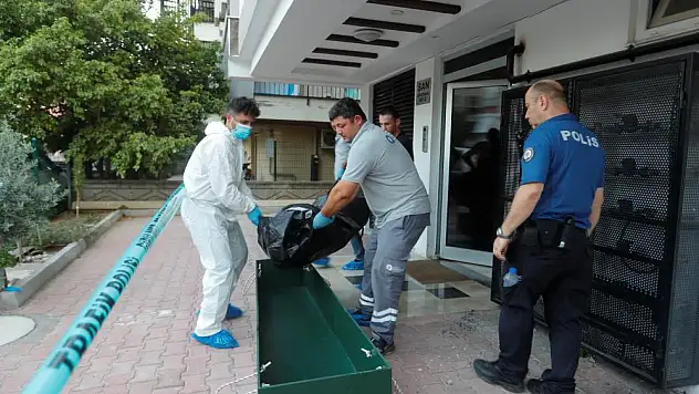 Banyoda vahşet! Kadının boğazını kesti