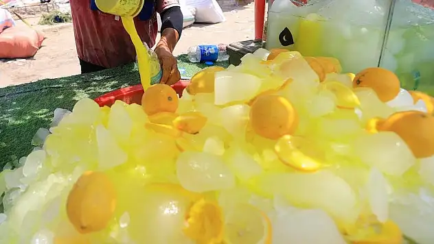 Bardağınıza attığınız buz hastalıklara davetiye çıkarabilir
