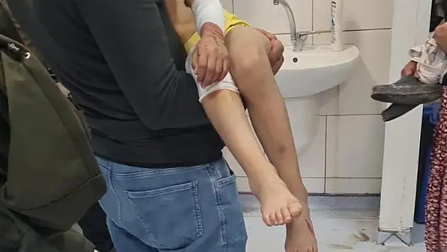 Başıboş köpekler 9 yaşındaki çocuğa saldırdı