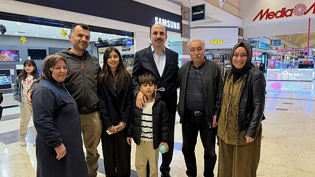 Başkan Altay alışveriş merkezinde vatandaşlarla bir araya geldi