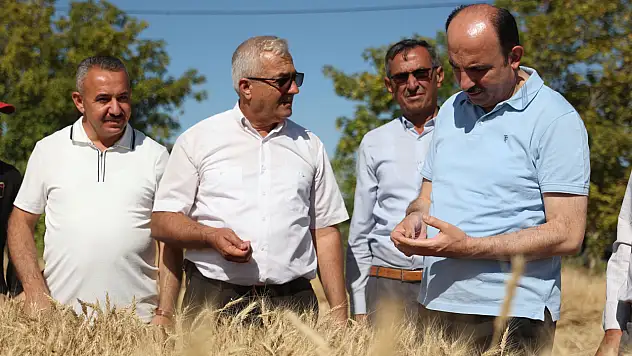 Başkan Altay Altınekin'de çiftçilerle hasat yaptı, çocukların neşesine ortak oldu!