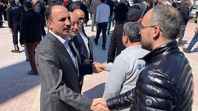 Başkan Altay, cuma namazı sonrası vatandaşla buluştu
