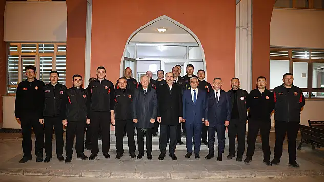 Başkan Altay gece mesaisindeki büyükşehir personelini ziyaret etti