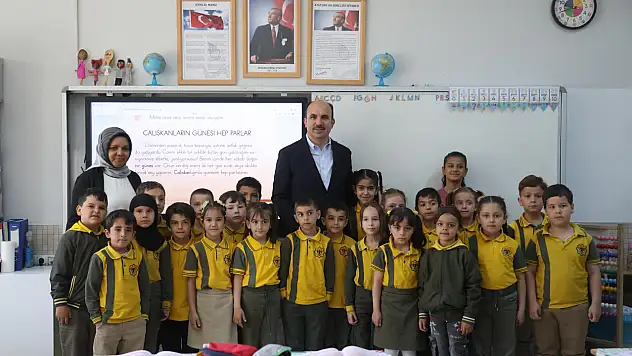 Başkan Altay mezun olduğu okulda! 'Kendi sıramda oturmak çok özel bir duygu'