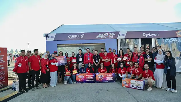 Başkan Altay, TEKNOFEST'te 18 ödül kazanan takımları kutladı