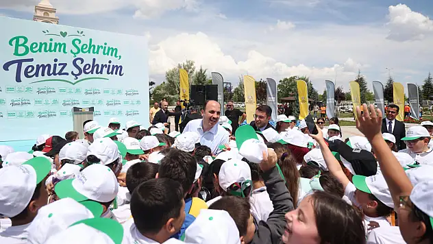 Başkan Altay ve minik çevrecilerden Konya'da anlamlı temizlik!