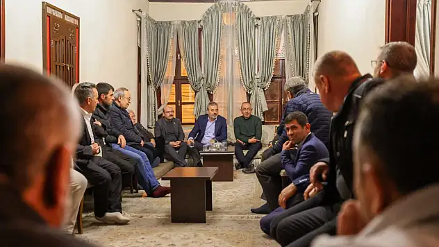 Başkan Kavuş, Meramlı muhtarlarla istişare toplantısında buluştu