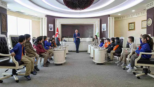 Başkan Kavuş, minik misafirlerini ağırladı