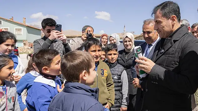 Başkan Özgökçen Yunak'ta vatandaşlarla buluştu