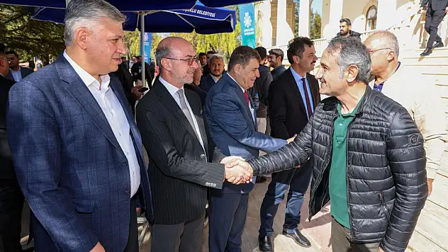 Başkan Pekyatırmacı  Kampüs Camii'nde Gençlerle Bir Araya Geldi