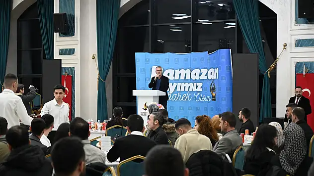 Başkan Ustaoğlu çalışma arkadaşlarıyla iftarda buluştu