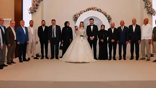 Başkanı Mustafa Kavuş 'dan Yeni Evlenen Çiftlere Tebrik