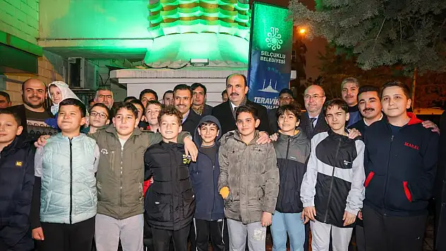 Başkanlar Selçuklu'da teravih sonrası vatandaşlarla buluştu