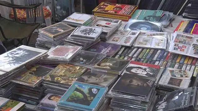 Başkentte yılın son antika pazarına yoğun ilgi