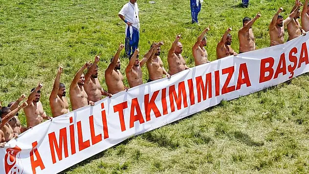 Başpehlivanlardan er meydanında 'Bozkurt' işareti