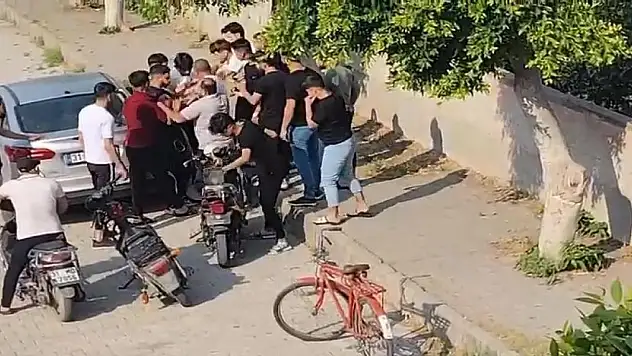 Bayram günü meydan savaşı gibi kavga kamerada