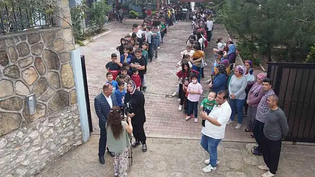Bayram harçlığı kuyruğu