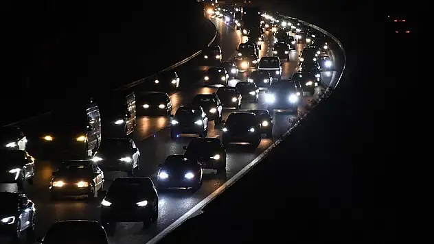 Bayram tatili dönüşü trafikte yoğunluk