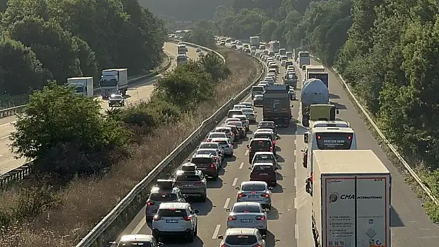 Bayram tatilinde otoyollardan 21 milyon 67 bin araç geçti