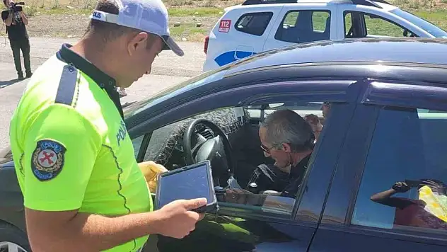Bayram tatilinin son gününde polis ekipleri denetimlerini sürdürüyor