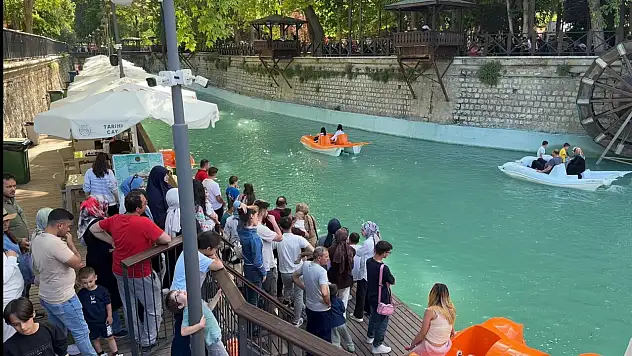Bayramın son günü Konya'da iğne atsan yere düşmedi!