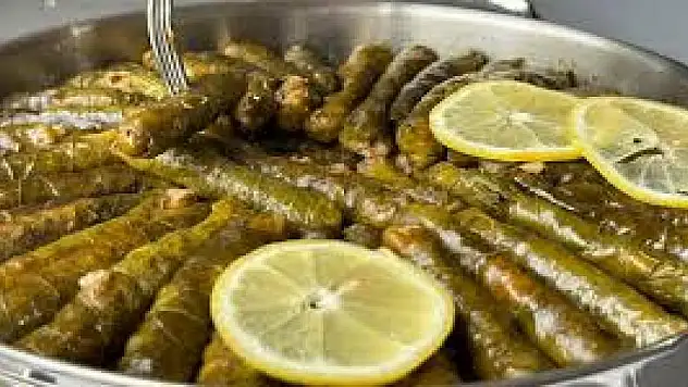 Bayramlık sarma yapacakların dikkatine Sarma bu teknikle çok daha iyi pişiyor