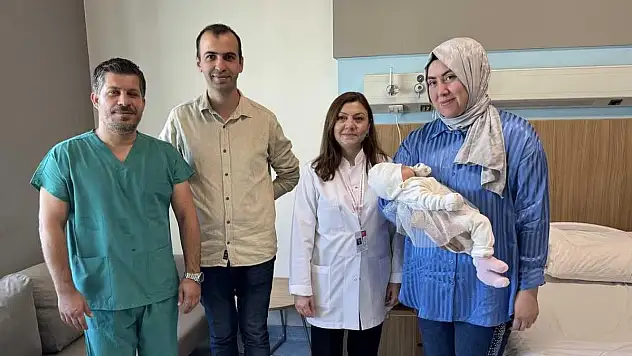 Bebeğe kıkırdak dokusundan iman tahtası yapıldı