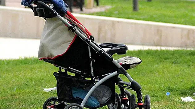 Bebek arabasıyla seyahati kısıtlayan uygulamaya son verildi
