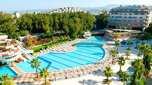 Bera Alanya Otel Yeni Gökyüzü Havuzu İle Sezonu Açtı