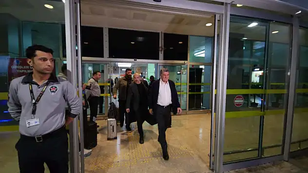 Beşiktaş kafilesi Konya'da! Başkan Adalı'dan havalimanında Konyaspor açıklaması!