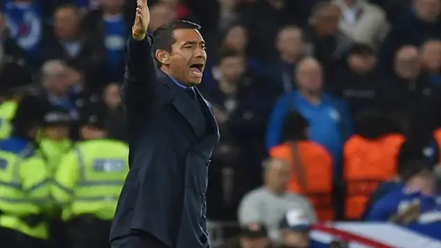 Beşiktaş, Van Bronckhorst'a emanet