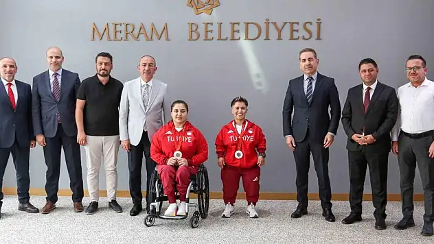 Besra Ve Sibel Madalyalarıyla Başkan Kavuş'u Ziyaret Etti!