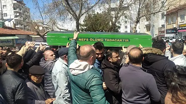 Beynine pıhtı atan ilkokul öğrencisine acı veda