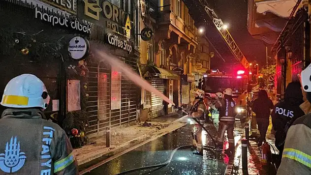 Beyoğlu'nda otel yangını
