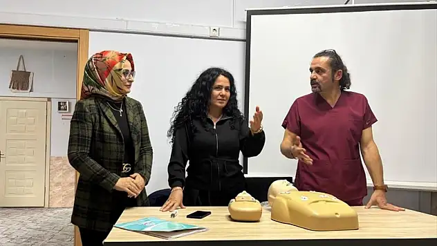 Beyşehir ADEM'de kursiyerlere yaşlı sağlığı eğitimi verildi