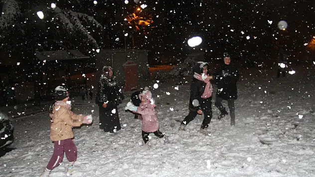 Beyşehir beyaz gelinliğini giydi