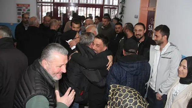 Beyşehir'de seçim heyecanı: Ali Akkanat Mahallesi ilk muhtarını seçti!