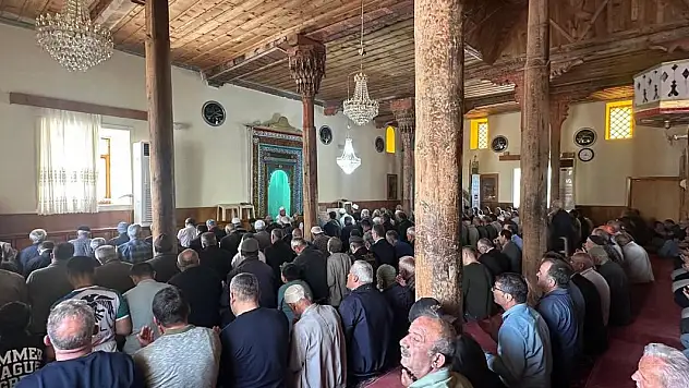 Beyşehir ve Derbent'te çiftçiler rahmet için el açtı!