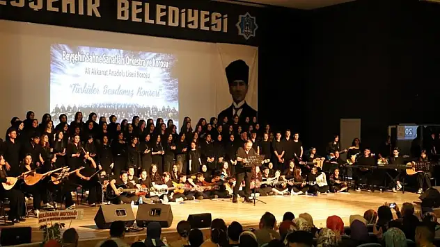 Beyşehir'de 120 kişilik öğrenci korosundan türkü ziyafeti