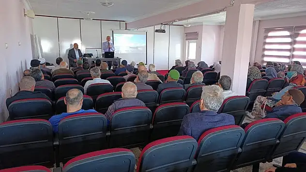 Beyşehir'de hacı adaylarına eğitim semineri verildi