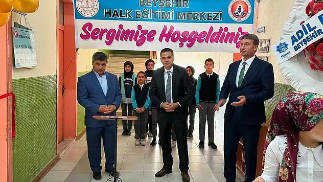 Beyşehir'de kursiyerler el emeklerini sergiledi