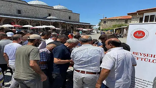 Beyşehir'de vatandaşlara aşure ikram edildi
