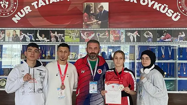 Beyşehirli sporculardan Türkiye Kick Boks Şampiyonası'nda derece