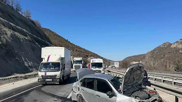 Bilecik'te trafik kazası, 3 yaralı