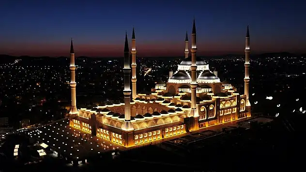 Bin aydan daha hayırlı Kadir Gecesi bugün idrak edilecek