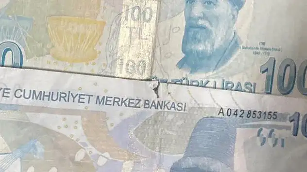 Bir Esnaf Elinde Patlayan Sahte 100 TL'yi Paylaştı!