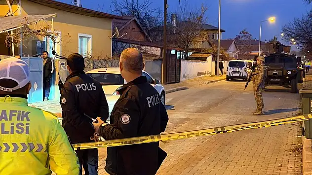 Bir evde baba ve oğlu silahla vurulmuş halde ölü bulundu