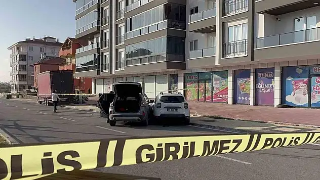 Bisikleti kaldırıma koydun kavgasında 1'i polis 3 yaralı