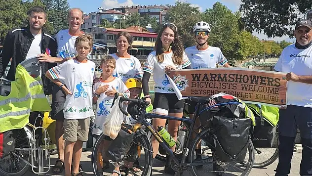 Bisikletleriyle dünya turuna çıkan Fransız aile Beyşehir'de mola verdi